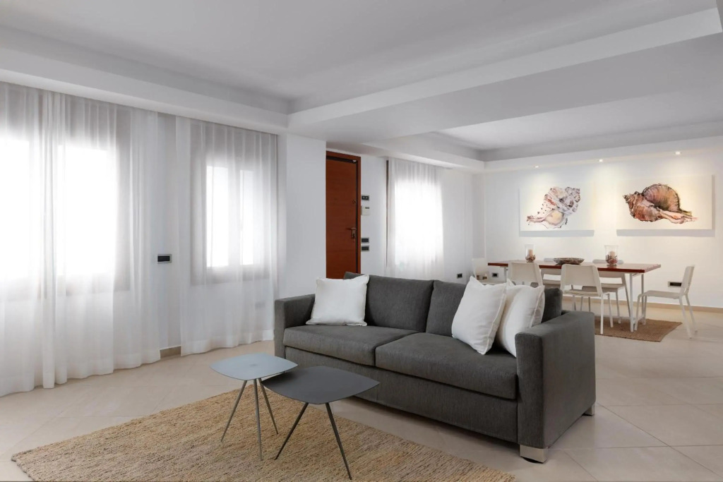 Love White Villa