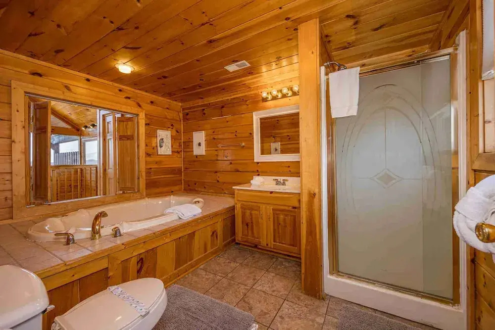 Upscale Cabin Stunning Views Hot Tub Game Room