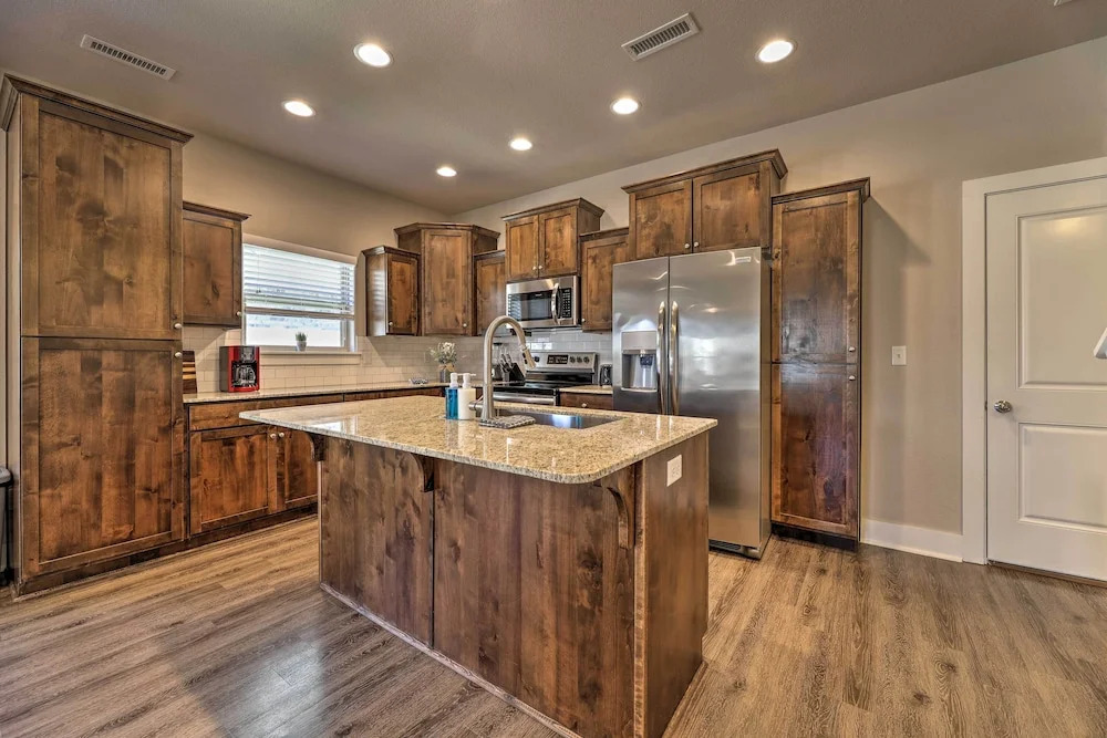 Fayetteville House: Pool Access & Gas Grill!