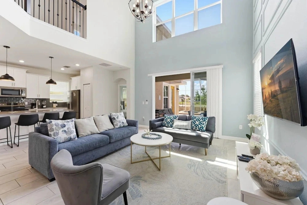 5BR Family Home, Pool, Theme Beds, Space, Location