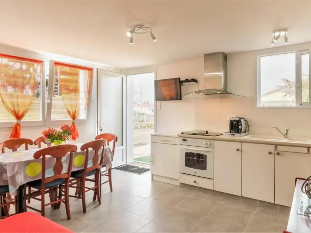 Maison mitoyenne cosy à 200m de la mer avec terrasse, wifi et équipements bébé - FR-1-306-1062