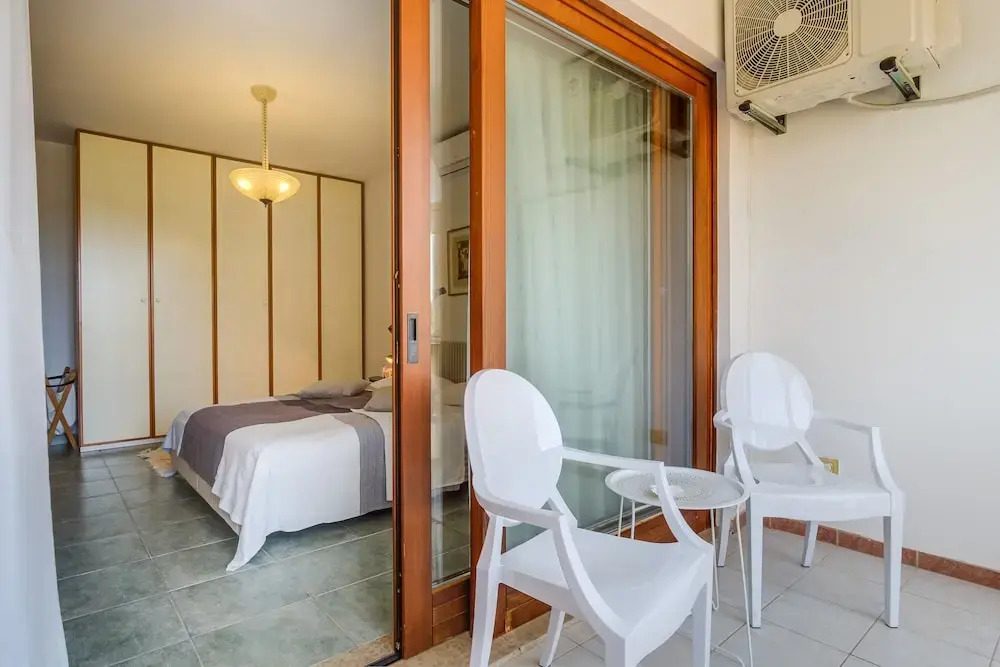 Room Alma 1
