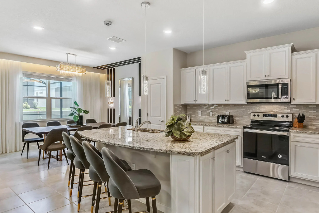 5 Bedrooms 45 Bathrooms Windsor Island 602 Jl