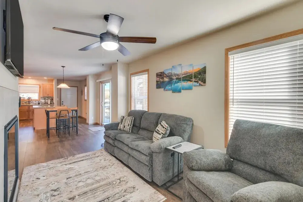 4 Mi to Granby Ranch: Cabin w/ Hot Tub Access!