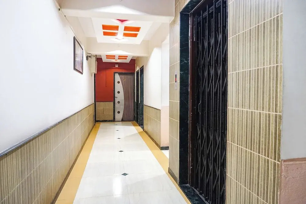 Fabhotel Royal Residency - Nr Phoenix mall