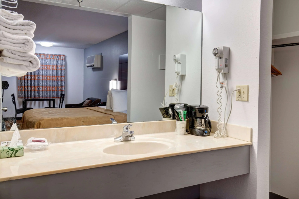 Howard Johnson by Wyndham Branson Theatre District
