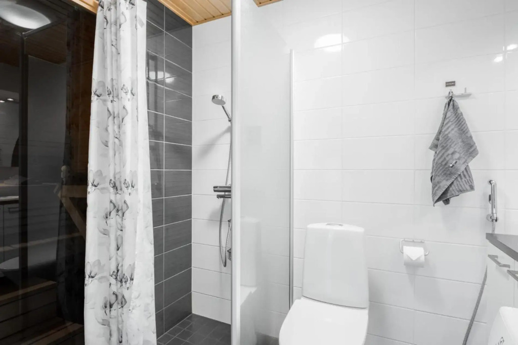 Modern apartment with sauna and free parking