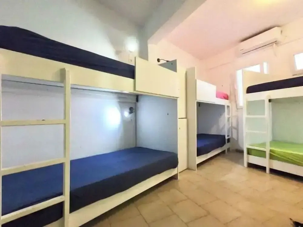 Fira Backpackers Place