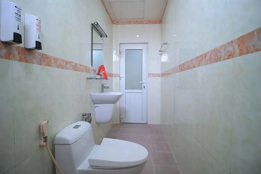 RedDoorz near Him Lam