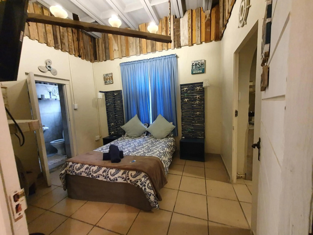 Strand Family studio en-suite 6 sleeper Kitchenette Helderberg CT