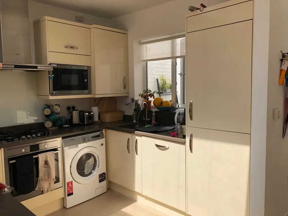 The Spacious Fitzjohn’s Road Apartment - RKC