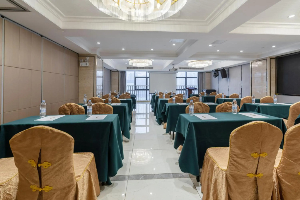 Huzhou Wealth Hotel