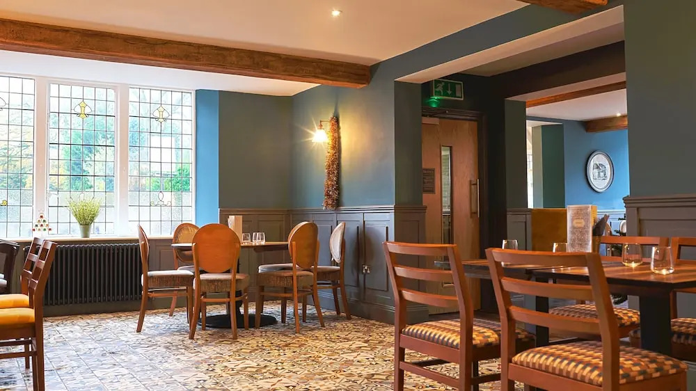 The Strutt Arms Hotel at The Elephant & Peacock