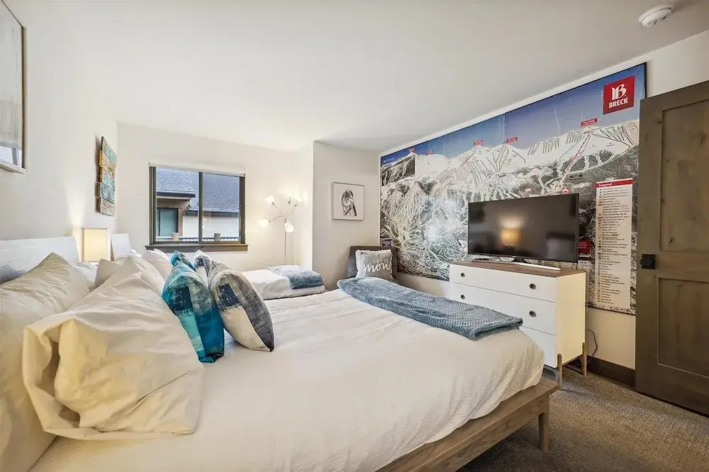 Park Place Peak 9 Condo: Ski In, Stroll To Shuttle