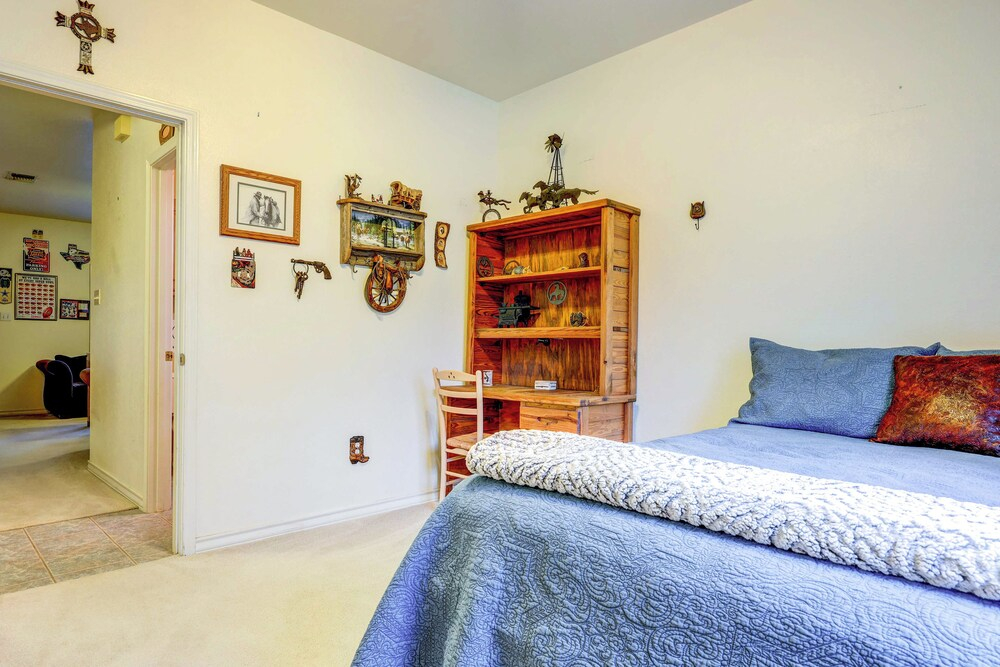 Canyon Lake Getaway w/ Fire Pit, Boat Ramp Nearby