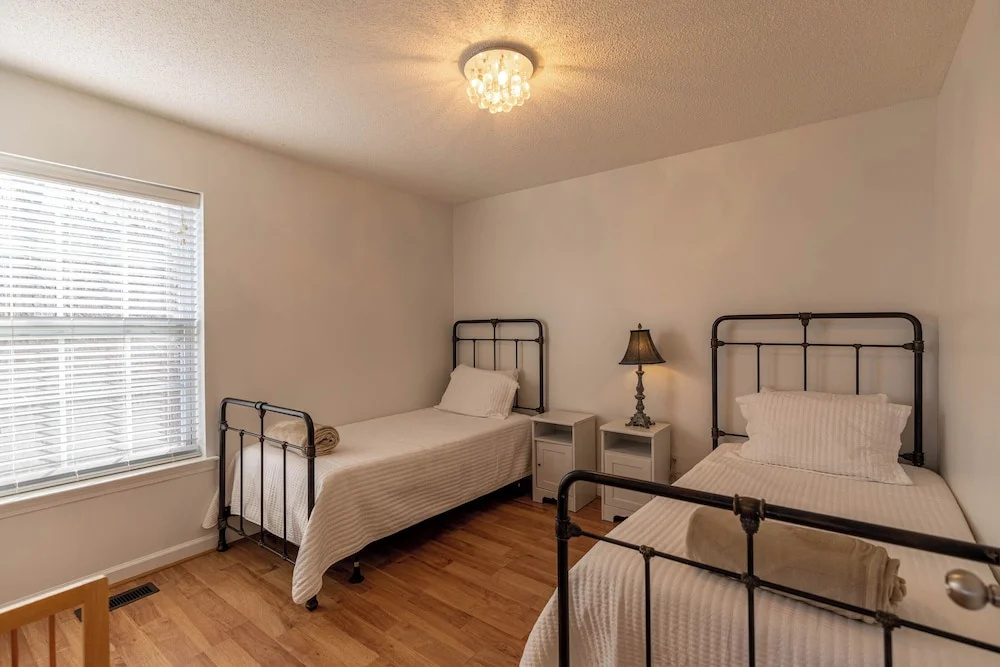 Seven Devils Sunrise - Updated Home With Mountain Views, gas Firetable, & Game Room