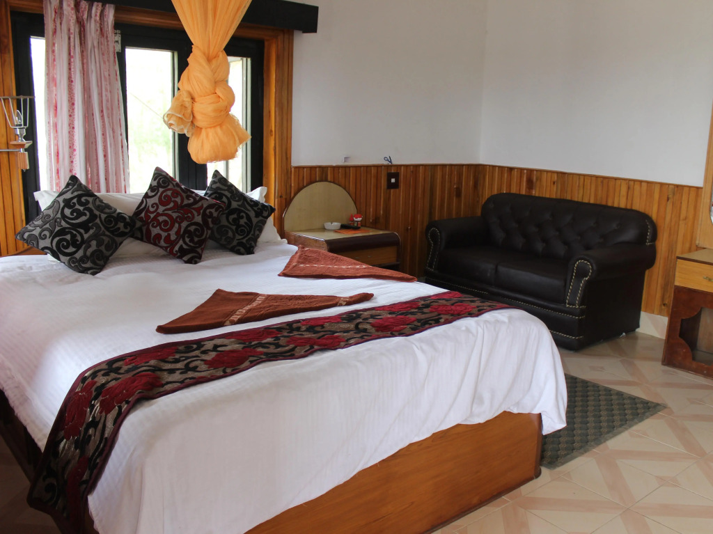 Hotel Riverside with Swimming pool