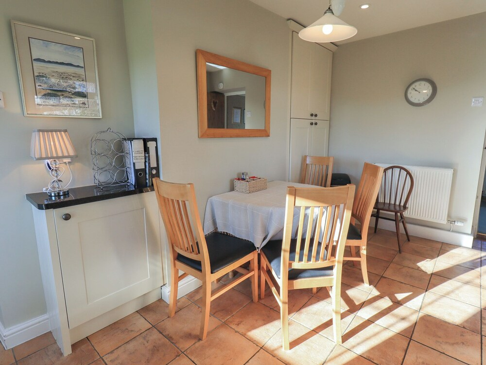 2 Lupton Hall Cottages