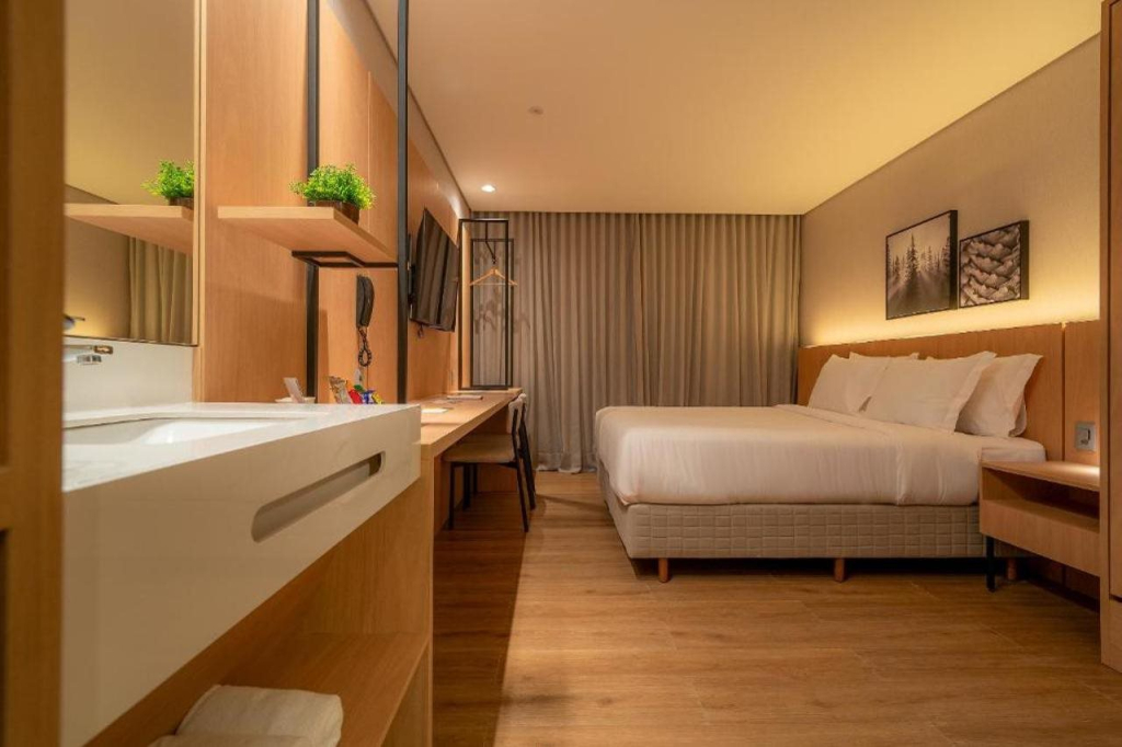 Golden Tulip Canela