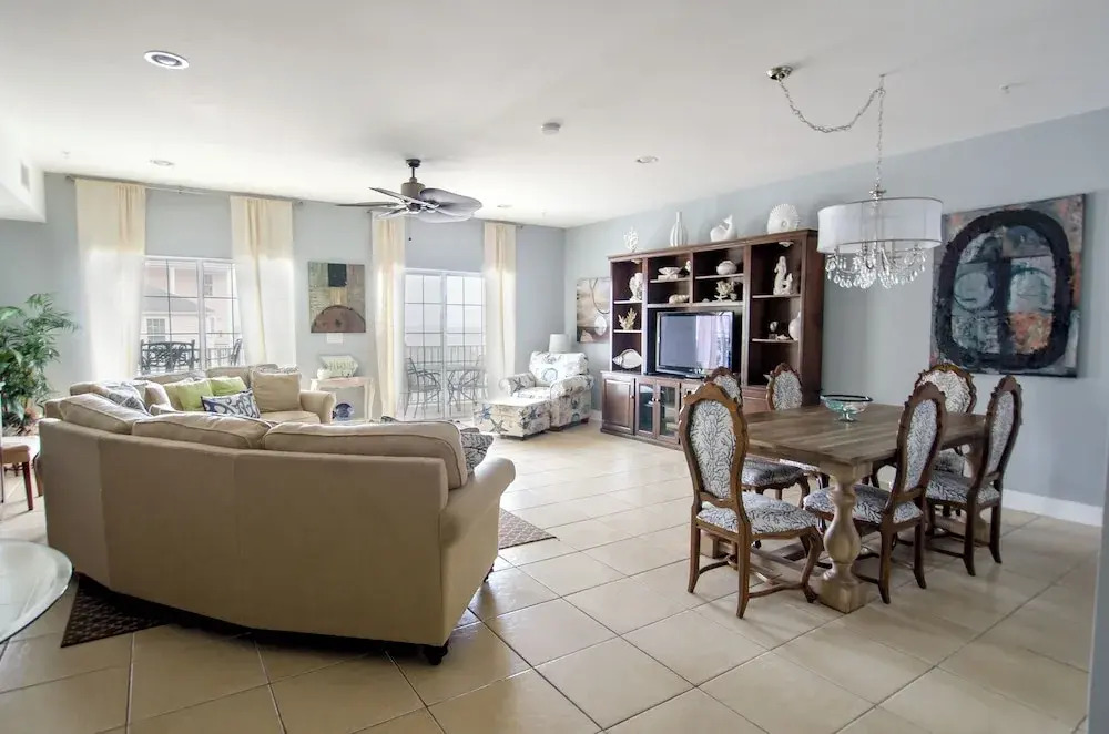 Coconut Grove - 403