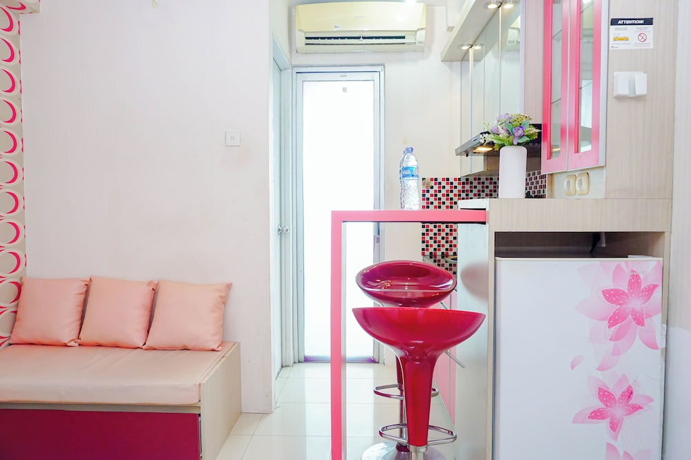 Vibrant Studio At Bassura City Apartment