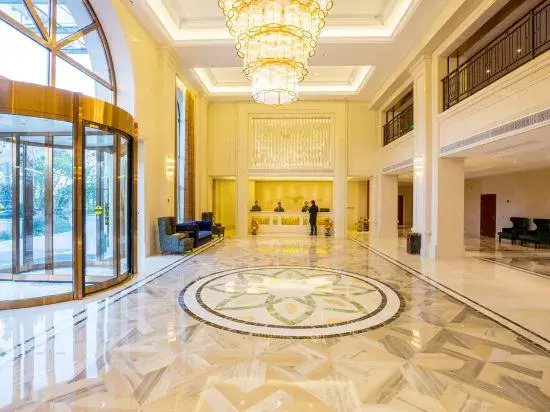 Xianhua Sandalwood Lakeside Hotel