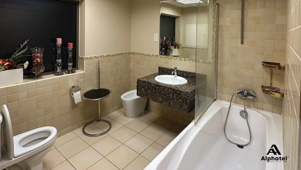 Alphatel Beach Hostel JBR
