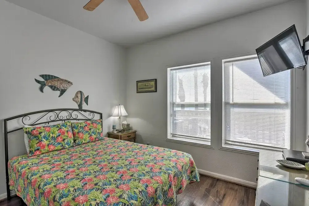 Bayfront Fishing Pier: Galveston Island Home