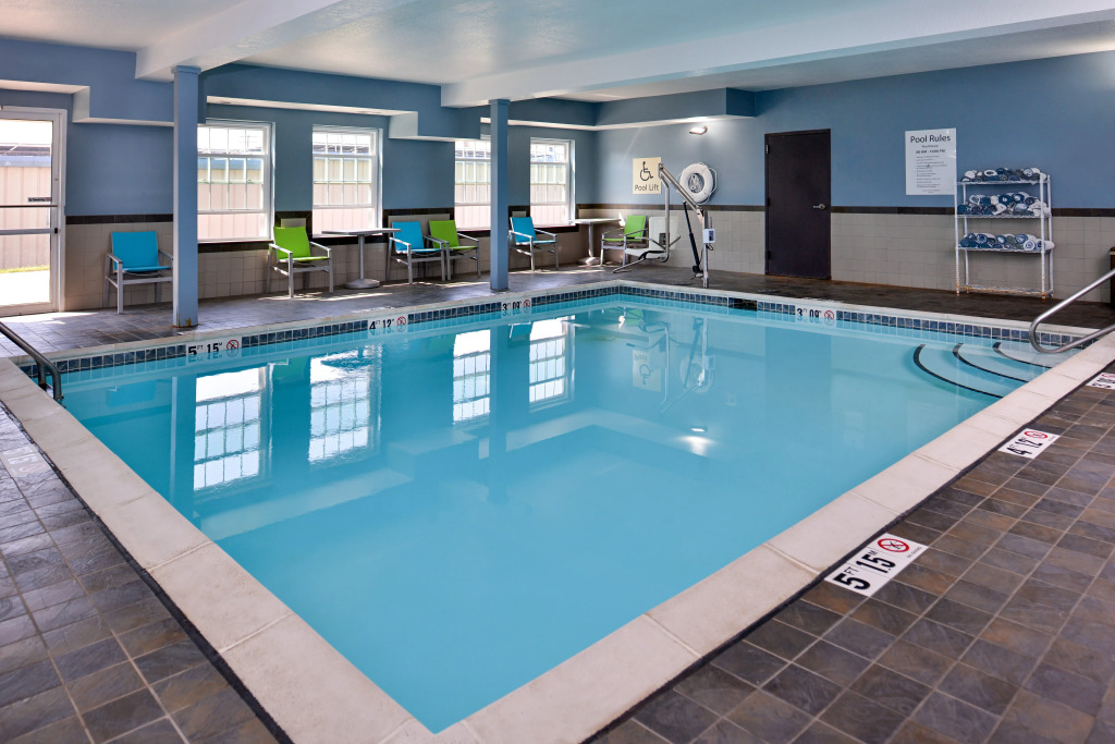 Holiday Inn Express Hotel & Suites North Kansas City by IHG