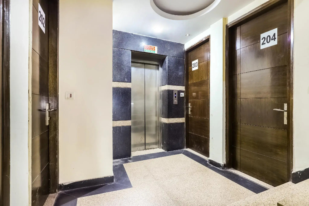 OYO 13252 Hotel Chander Palace