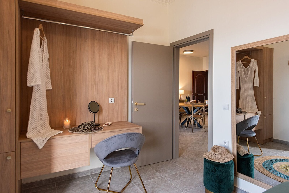 3 Sails - 2BR on Venetian Harbour