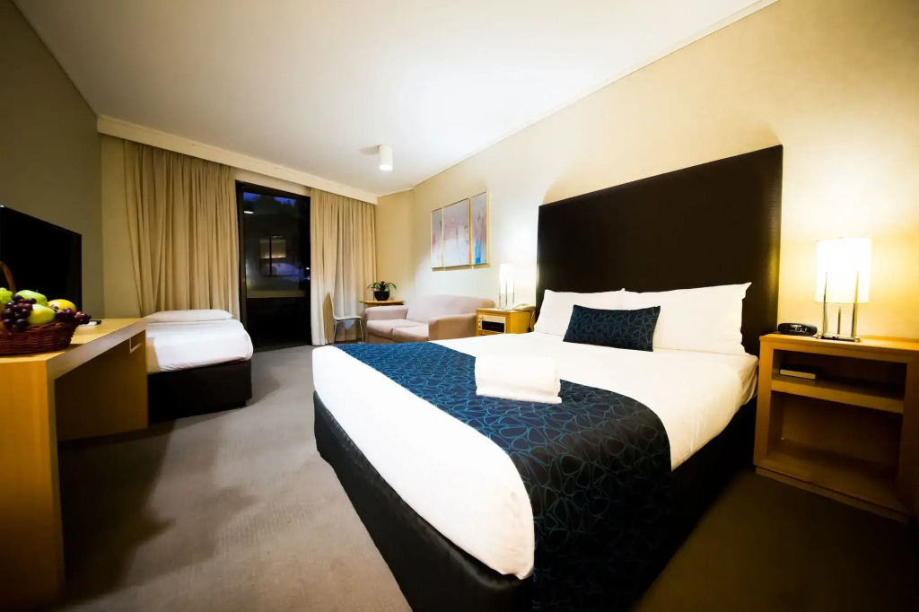 Sandown Regency Hotel & Apartments