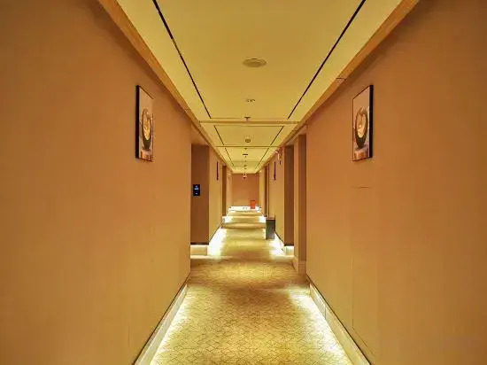 Mountains & Rivers Hotel
