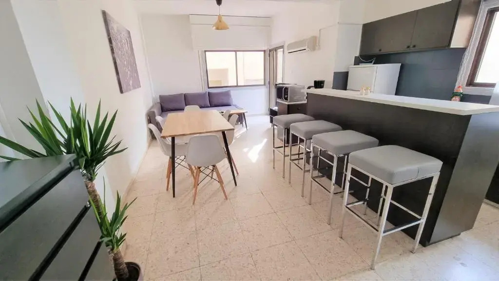 Cozy Beach Apt / 100 MBit+ Netflix / Near Airport
