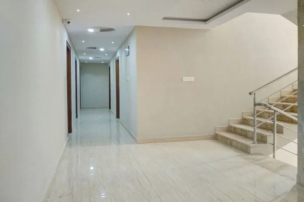 OYO 10521 GCK Suites