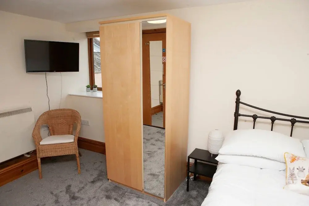 1 Bedroom Apartment by Gloucester Road