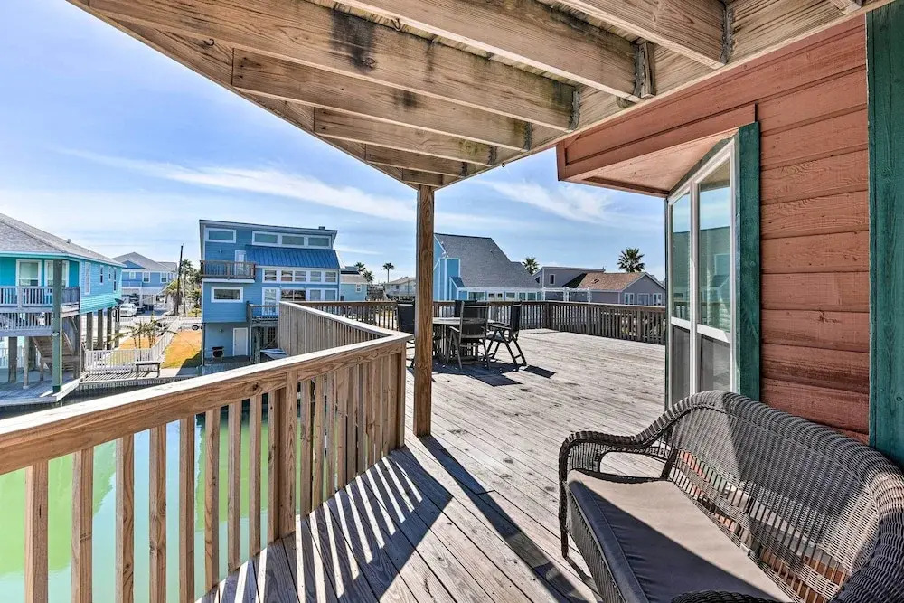 1 Mi to Sea Isle Beach: Canal-front Gem w/ Dock!