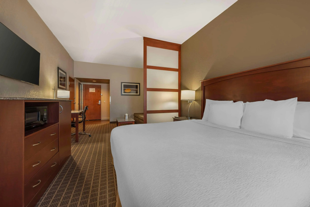 Best Western Plus Peak Vista Inn & Suites