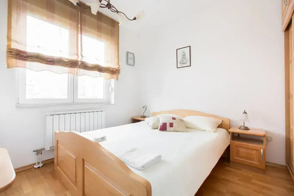 Galileo Apartment - Bright & Cozy with Parking