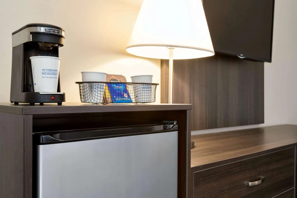 Travelodge Kingston LaSalle Hotel