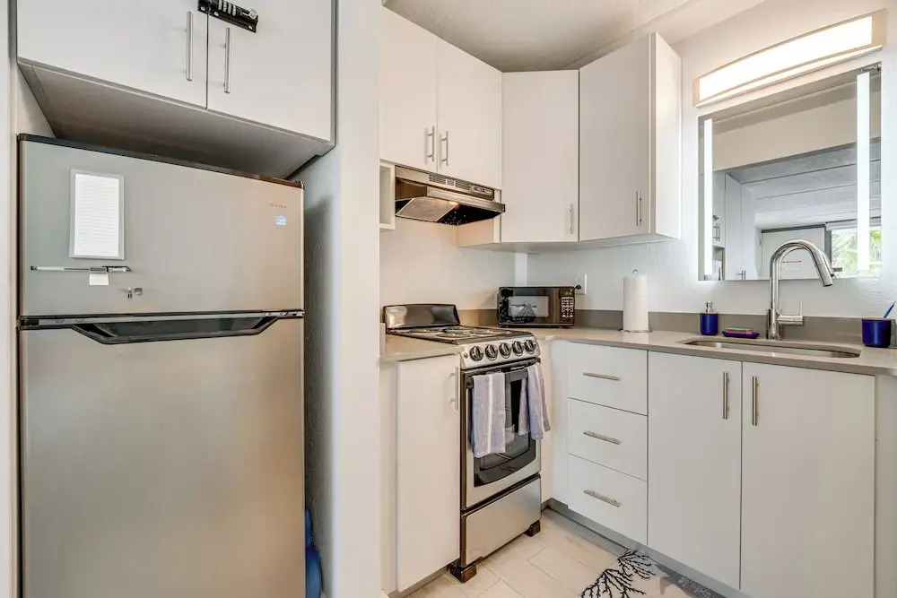 3 Mi to Disney World: Modern Studio
