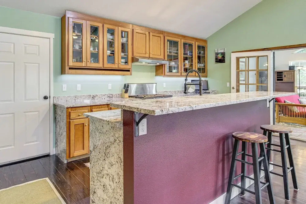Hikes & Apples: Renovated Farmhouse in Gig Harbor!