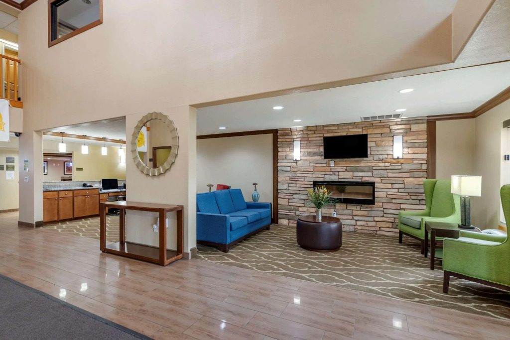 Comfort Inn & Suites Cedar Rapids North - Collins Road