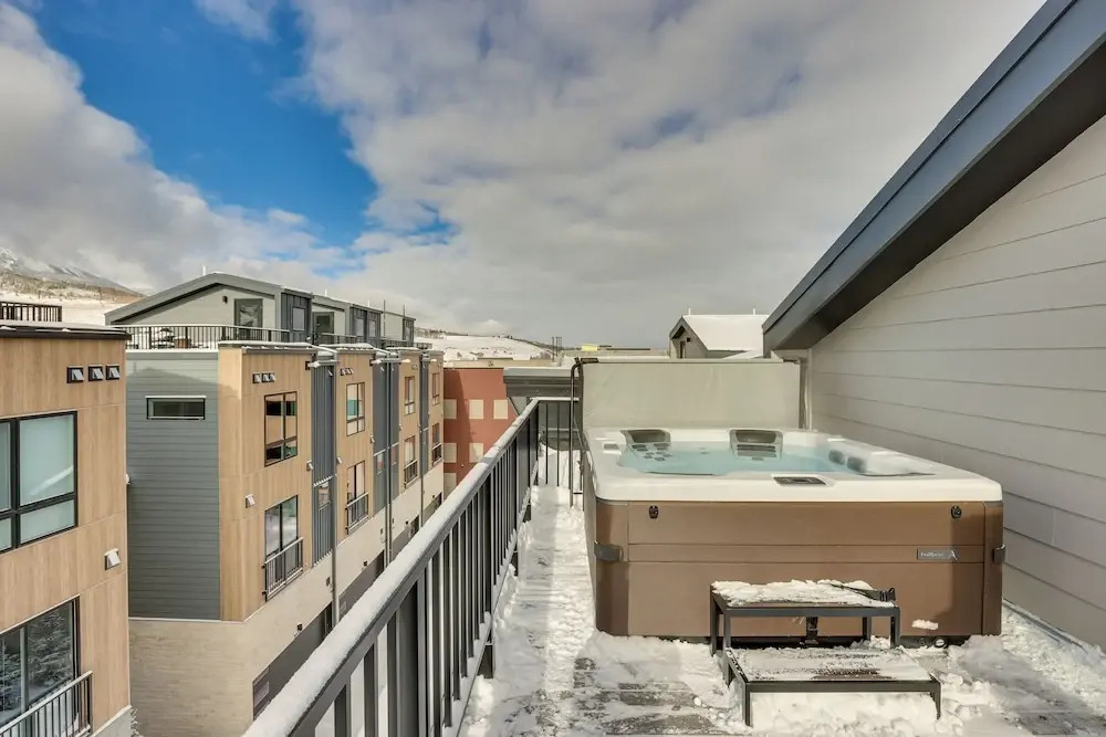 Silverthorne Townhome w/ Hot Tub: Walk to Town!