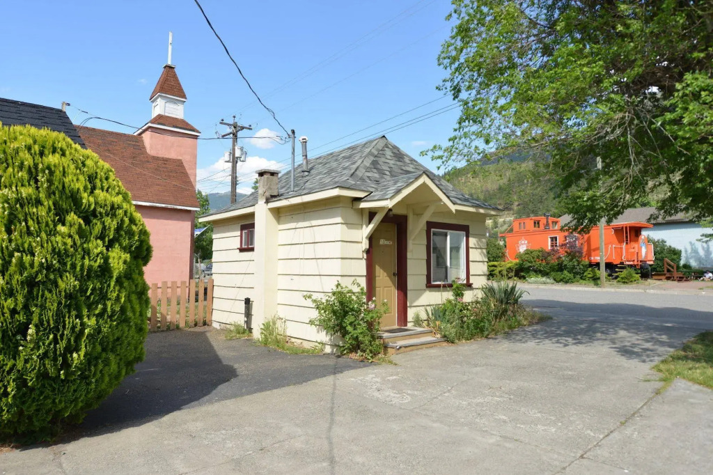 Totem Motel