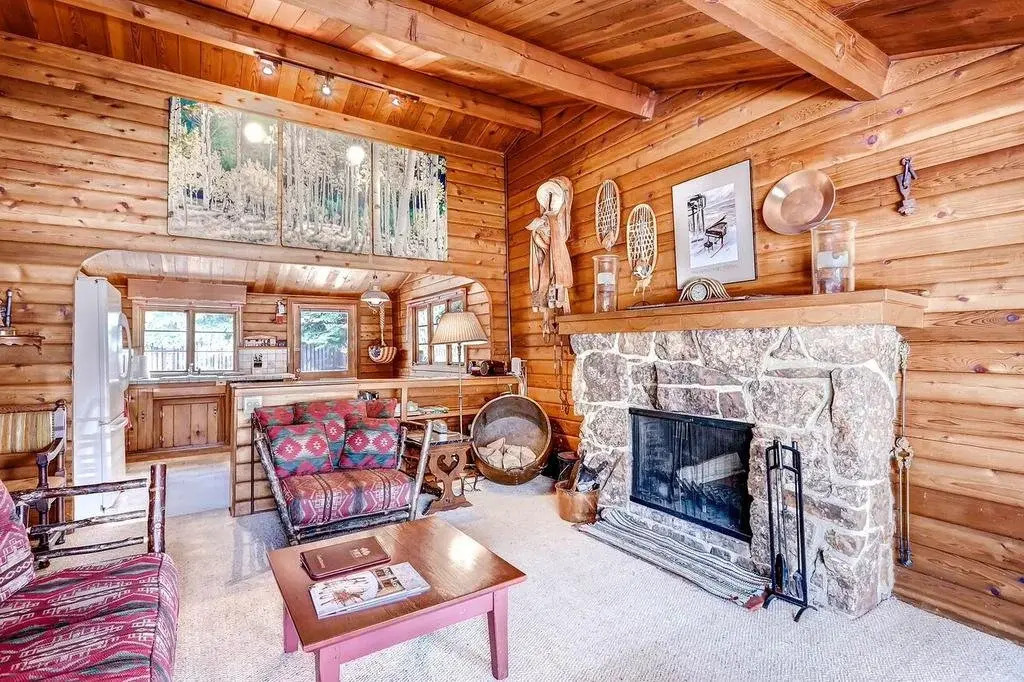 Alm Haus Standard Downtown Private Home by McCartney