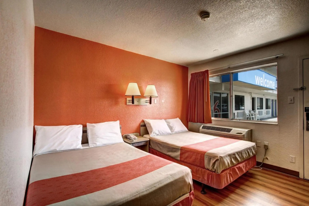 Motel 6 Wells