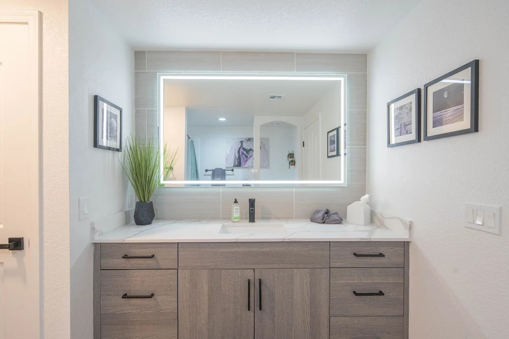 Remodeled King Bed Suite Sonoran Sunset Lounge