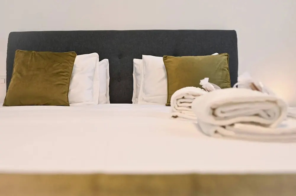 Serenity Lakefront 2 Bedrooms Retreat in Lugano