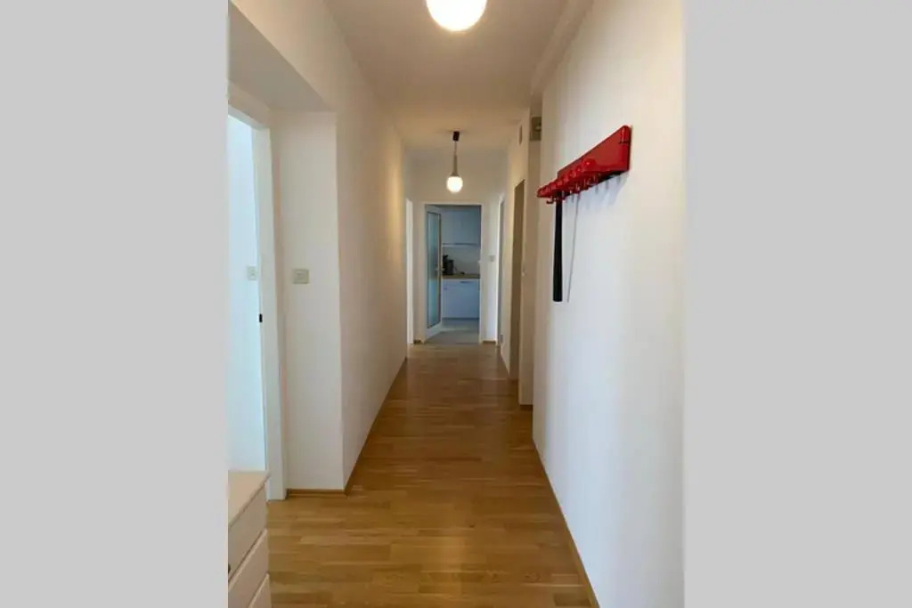 Mitten im Achten. Zentrale Wohnung in Wien